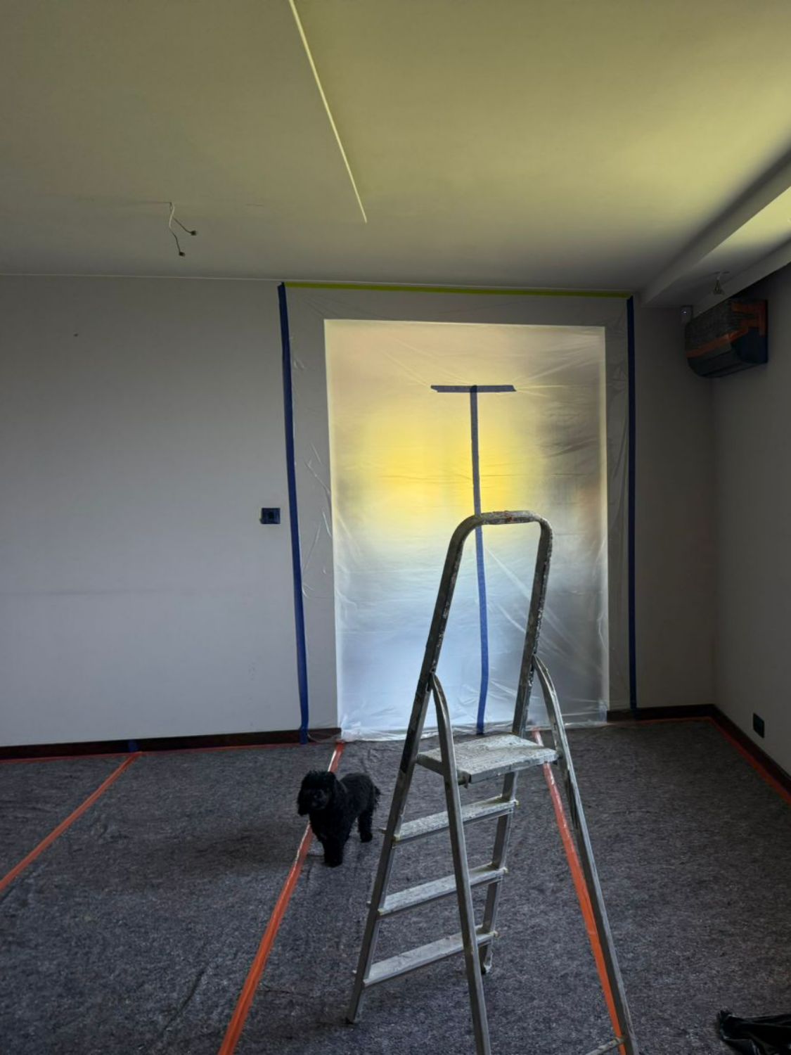 Firma budowlana w Zamościu podczas prac w mieszkaniu